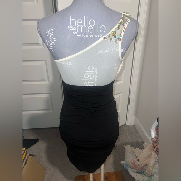 One shoulder dress - Picture 4 of 5